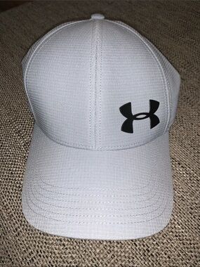 Gray Under Armour hat, cap medium large
